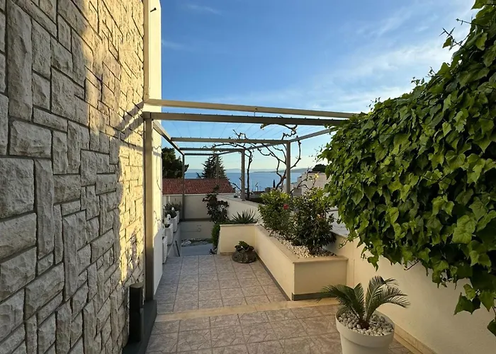 Simovic 3* Baška Voda